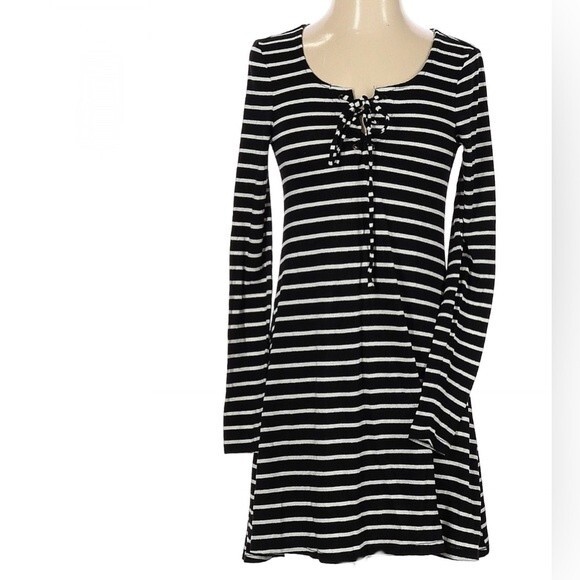 Long sleeve lace up light sweater dress size small - Picture 2 of 6